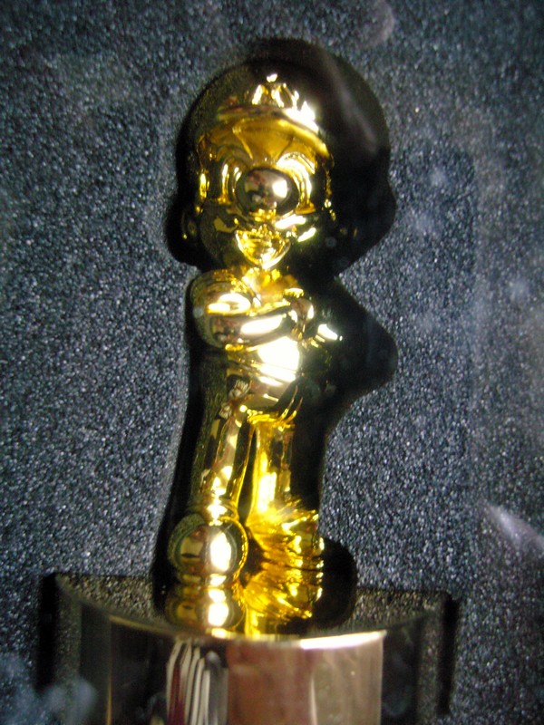 Statuette dorée Mario